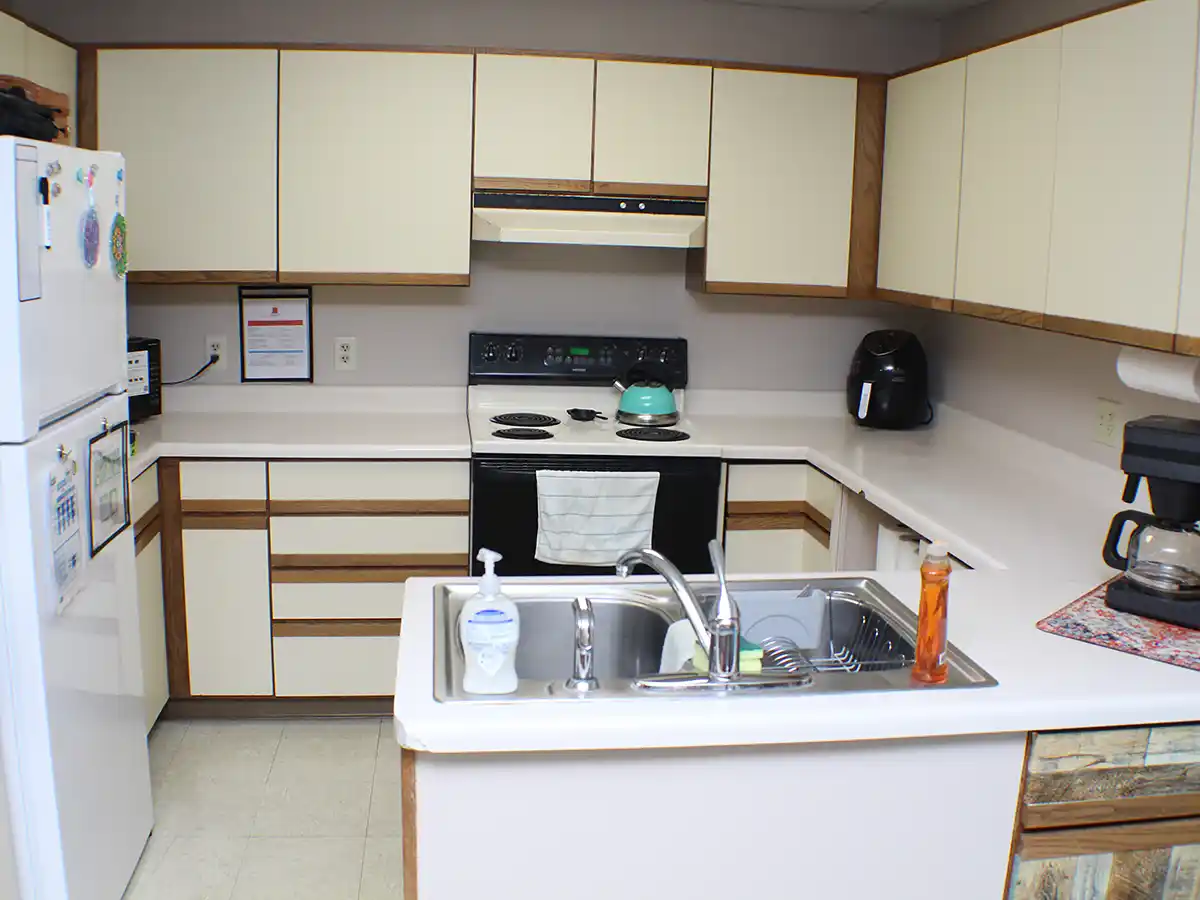 Shared kitchen with full appliances